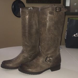 unworn frye boots
